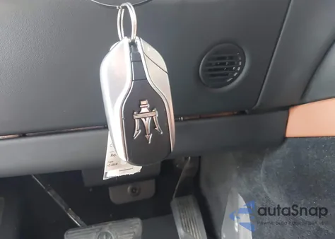 2019 Maserati Levante Granlusso из США, поврежденный, VIN ZN661XUL5KX309301